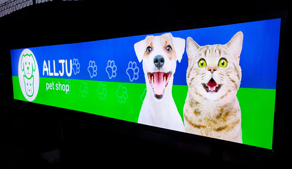 Letrero luminoso en lona traslucida